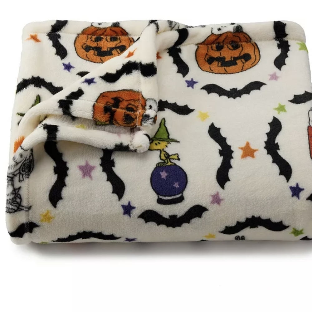 NEW Peanuts Halloween Blanket Throw Snoopy Charlie Brown